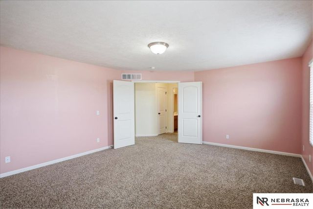 8557 S 64th Street, Omaha, NE 68157