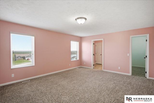8557 S 64th Street, Omaha, NE 68157