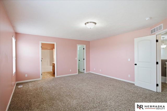 8557 S 64th Street, Omaha, NE 68157
