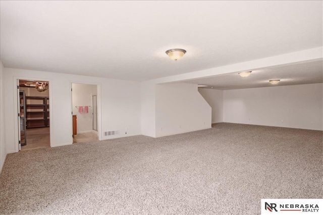 8557 S 64th Street, Omaha, NE 68157