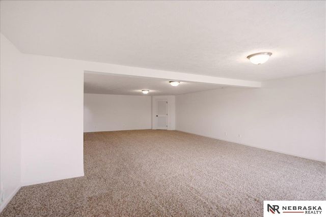 8557 S 64th Street, Omaha, NE 68157