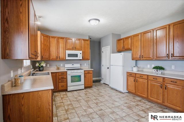8557 S 64th Street, Omaha, NE 68157