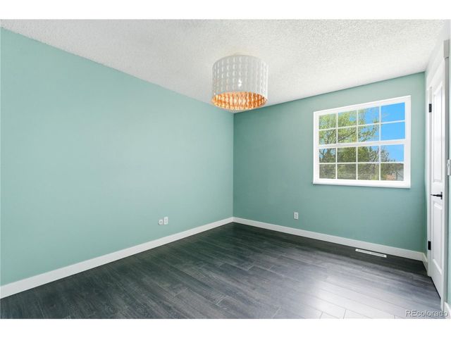 1127 E Kettle Pl, Centennial, CO 80122