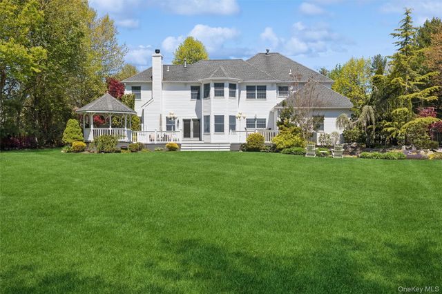 4 Astor Court, Dix Hills, NY 11746