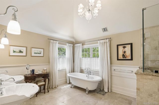 4 Astor Court, Dix Hills, NY 11746