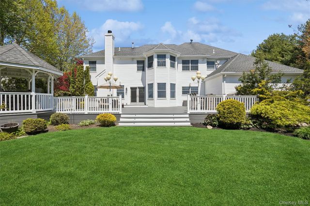4 Astor Court, Dix Hills, NY 11746