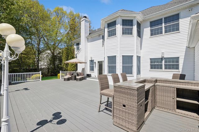 4 Astor Court, Dix Hills, NY 11746