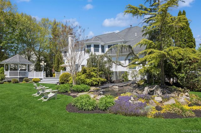 4 Astor Court, Dix Hills, NY 11746