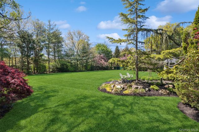 4 Astor Court, Dix Hills, NY 11746