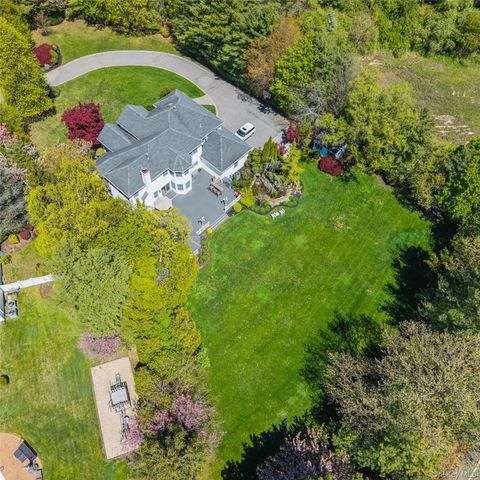 4 Astor Court, Dix Hills, NY 11746