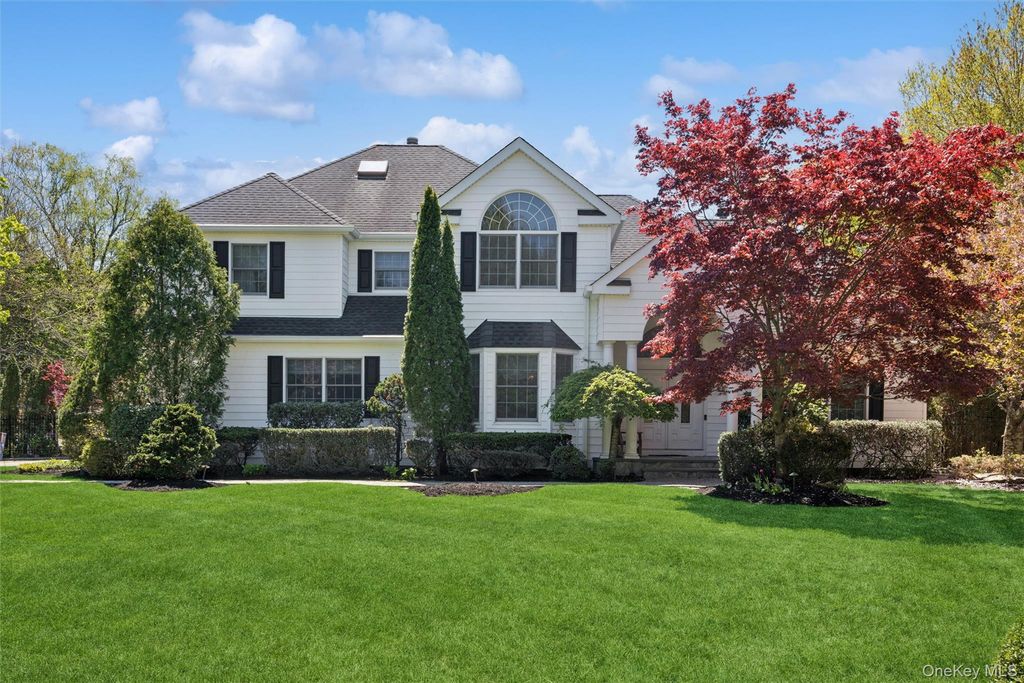 4 Astor Court, Dix Hills, NY 11746