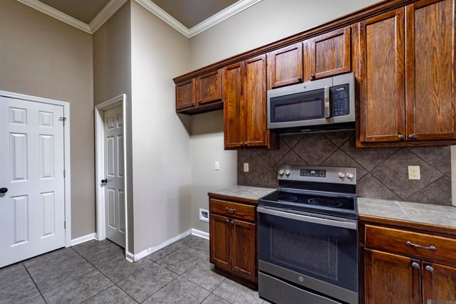 28304 Lake Salvador Dr, Livingston, LA 70754