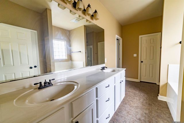 28304 Lake Salvador Dr, Livingston, LA 70754