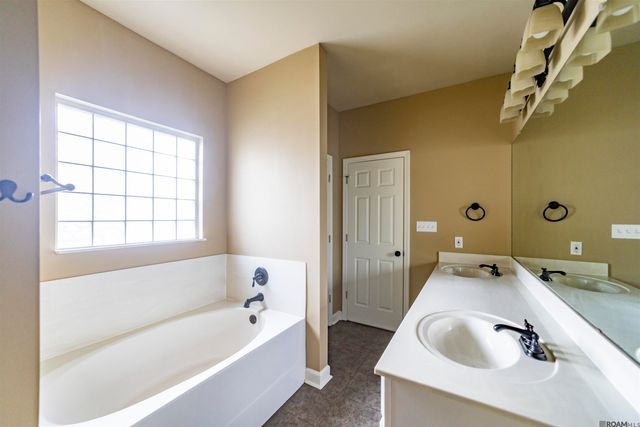 28304 Lake Salvador Dr, Livingston, LA 70754