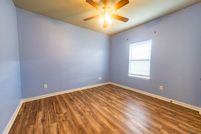 28304 Lake Salvador Dr, Livingston, LA 70754