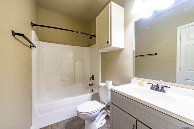 28304 Lake Salvador Dr, Livingston, LA 70754