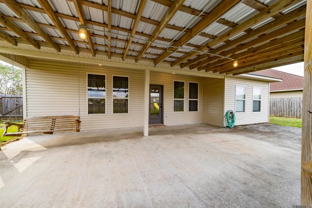 28304 Lake Salvador Dr, Livingston, LA 70754