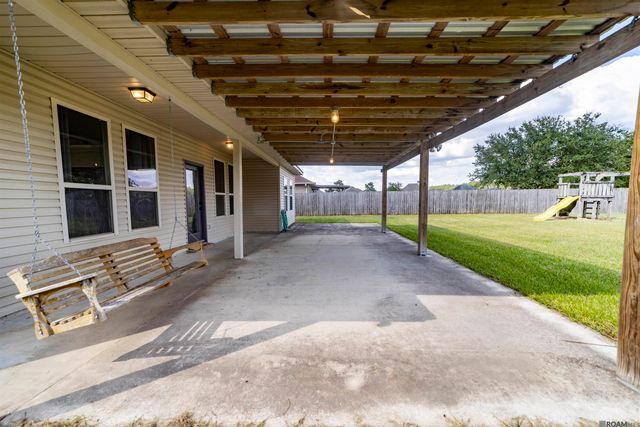 28304 Lake Salvador Dr, Livingston, LA 70754