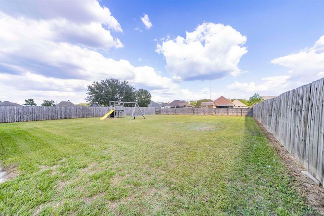 28304 Lake Salvador Dr, Livingston, LA 70754