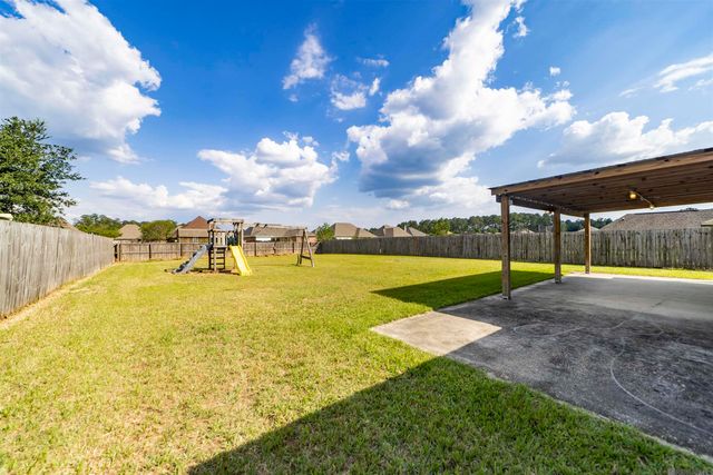 28304 Lake Salvador Dr, Livingston, LA 70754