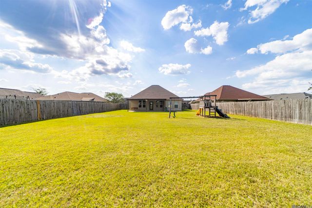 28304 Lake Salvador Dr, Livingston, LA 70754