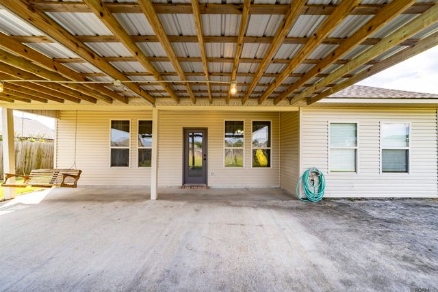 28304 Lake Salvador Dr, Livingston, LA 70754