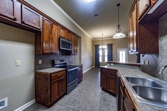 28304 Lake Salvador Dr, Livingston, LA 70754