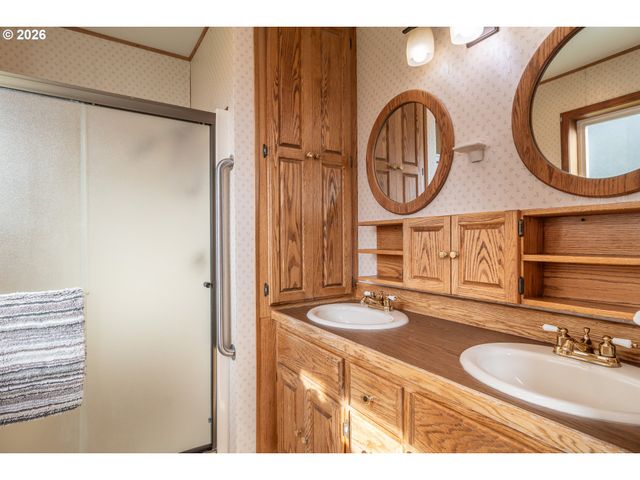 199 BLANDS Ln, Roseburg, OR 97471