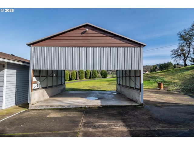 199 BLANDS Ln, Roseburg, OR 97471