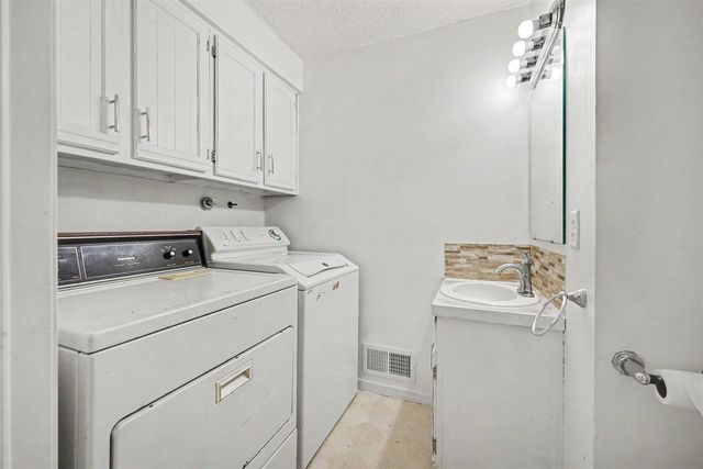 1915 Shorewood Drive, Norton Shores, MI 49441