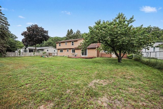 1915 Shorewood Drive, Norton Shores, MI 49441