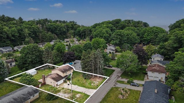 1915 Shorewood Drive, Norton Shores, MI 49441