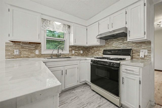 1915 Shorewood Drive, Norton Shores, MI 49441