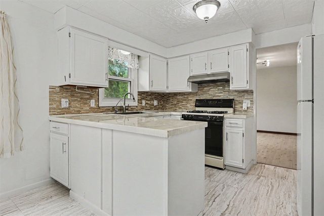 1915 Shorewood Drive, Norton Shores, MI 49441