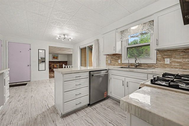 1915 Shorewood Drive, Norton Shores, MI 49441