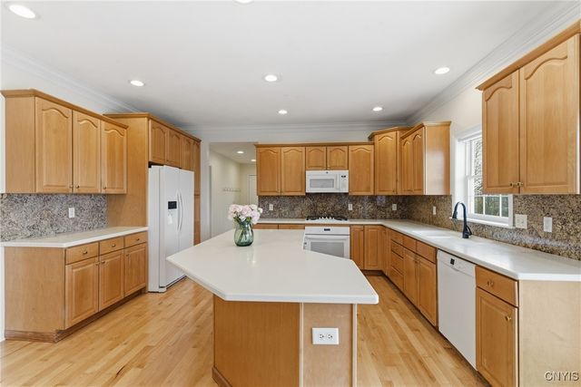 6915 Kassonta Drive, Dewitt, NY 13078