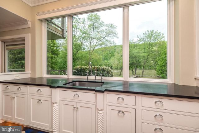 38 BRIDGE ONE LN, Point Pleasant, PA 18950