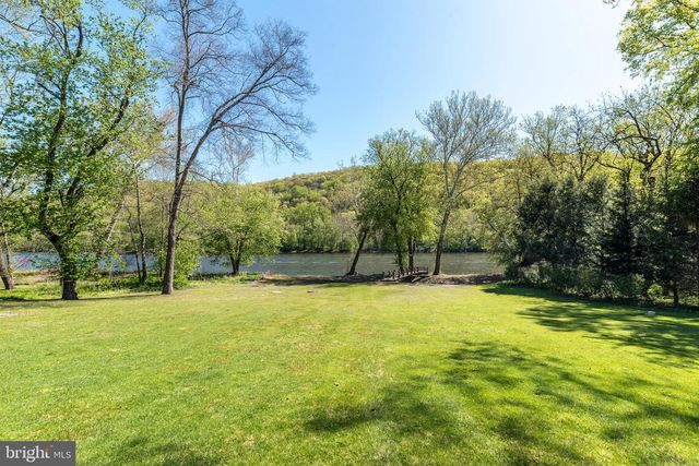 38 BRIDGE ONE LN, Point Pleasant, PA 18950