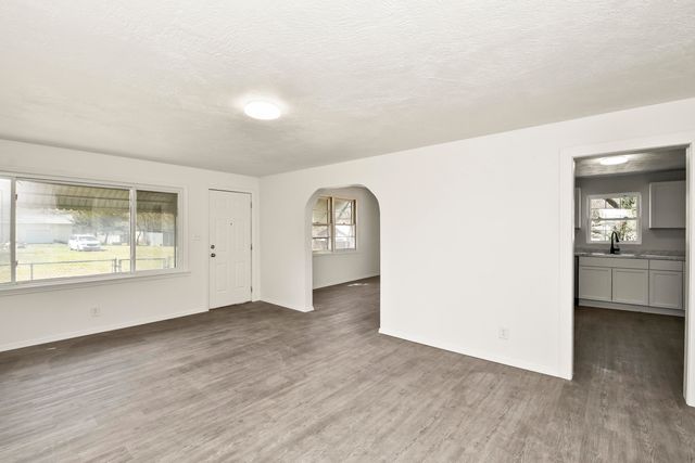 620 S Weaver Court, Springfield, MO 65806