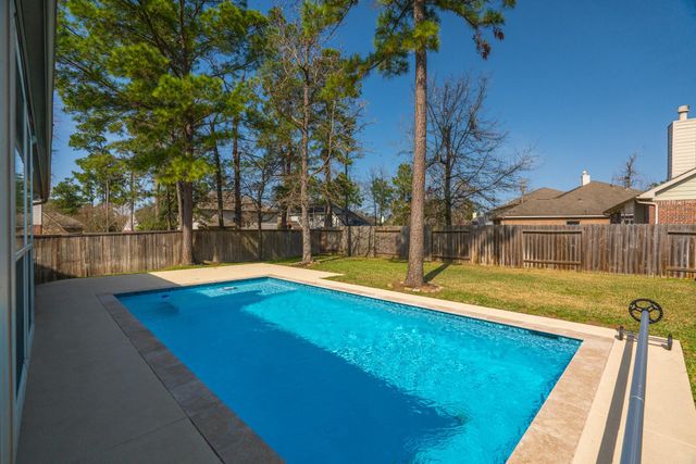 135 S Rocky Point Circle, Spring, TX 77389