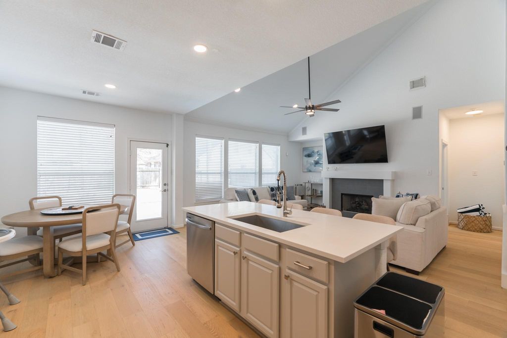 135 S Rocky Point Circle, Spring, TX 77389