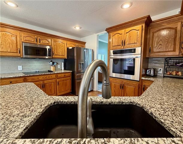 5719 N Dawn Court, Kansas City, MO 64151