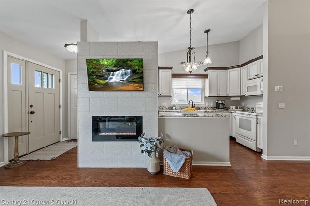 62401 Raleigh Court 1, South Lyon, MI 48178