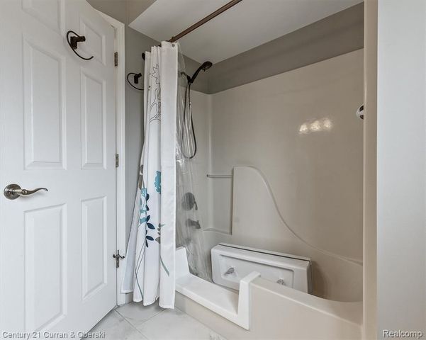 62401 Raleigh Court 1, South Lyon, MI 48178