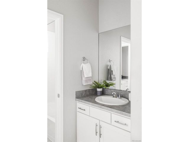 6843 S Vandriver Ct, Aurora, CO 80016