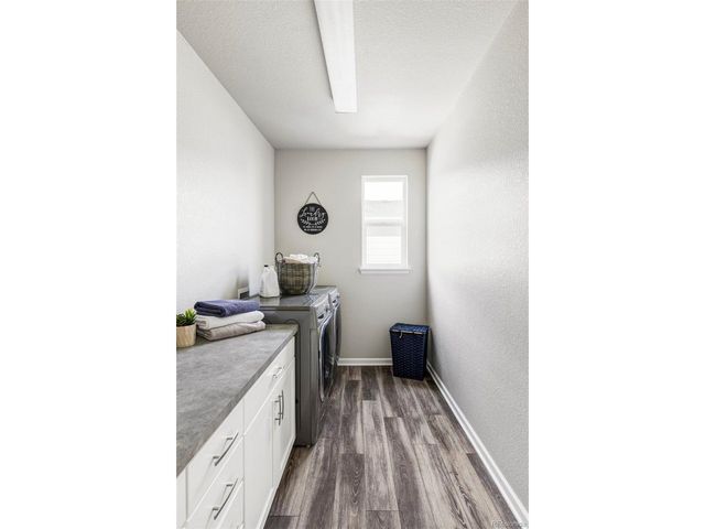 6843 S Vandriver Ct, Aurora, CO 80016