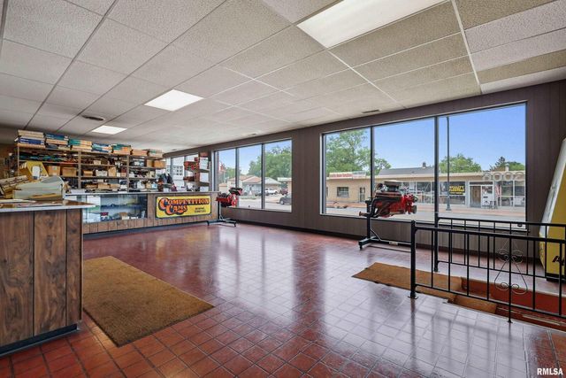 3006 AVENUE OF THE CITIES, Moline, IL 61265