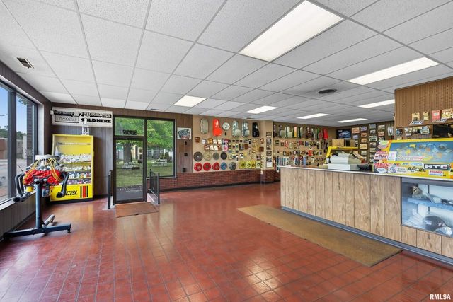 3006 AVENUE OF THE CITIES, Moline, IL 61265