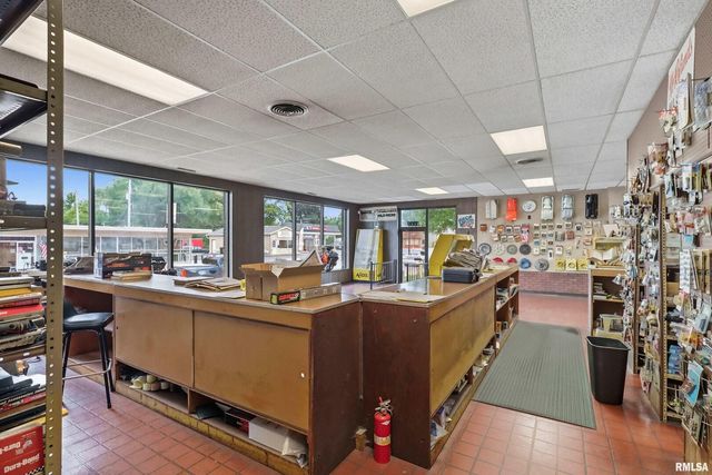 3006 AVENUE OF THE CITIES, Moline, IL 61265