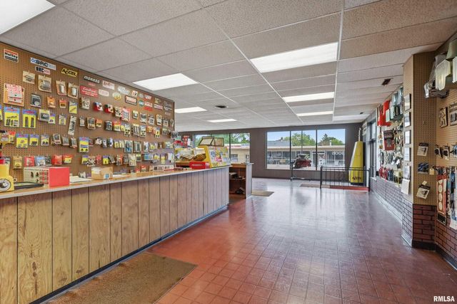 3006 AVENUE OF THE CITIES, Moline, IL 61265